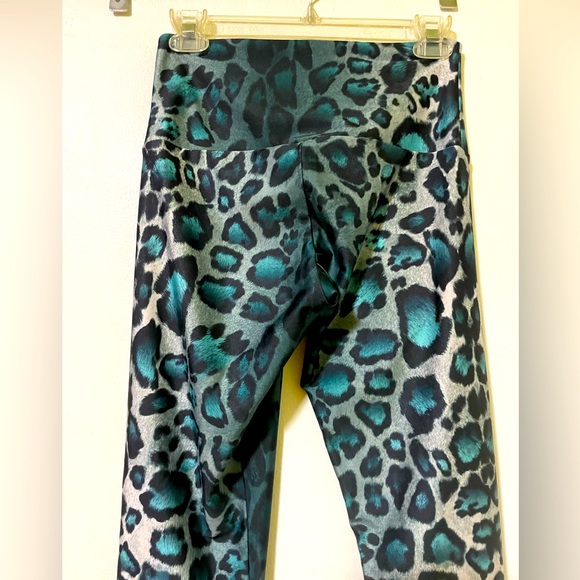 Onzie Blue, Grey Leopard Print, Sz s - Picture 7 of 10